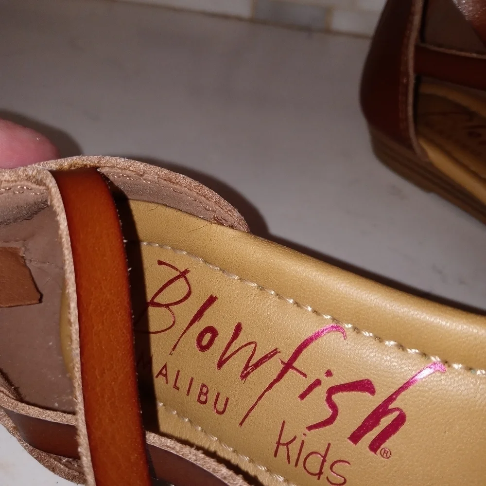 Blowfish Malibu thong leather Sandals with buckle and zip up heel youth 4.5